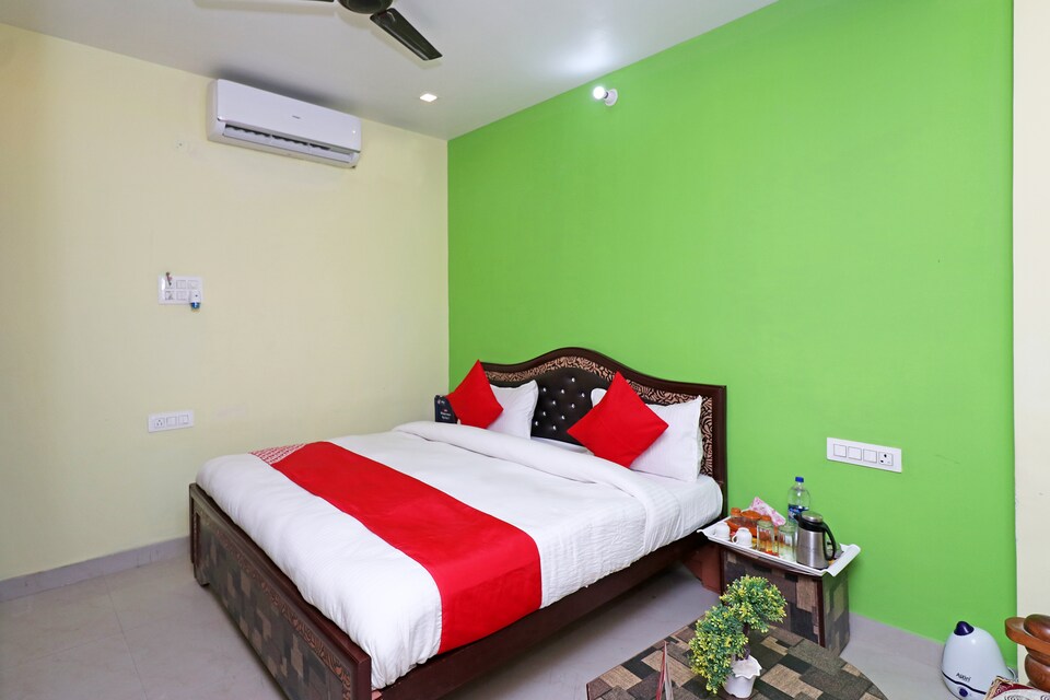 OYO 22084 वीनयक रेजीडेंसी, Golghar, गोरखपुर