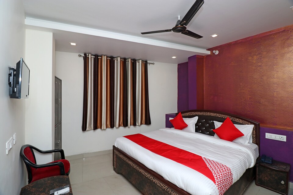 OYO 22084 वीनयक रेजीडेंसी, Golghar, गोरखपुर