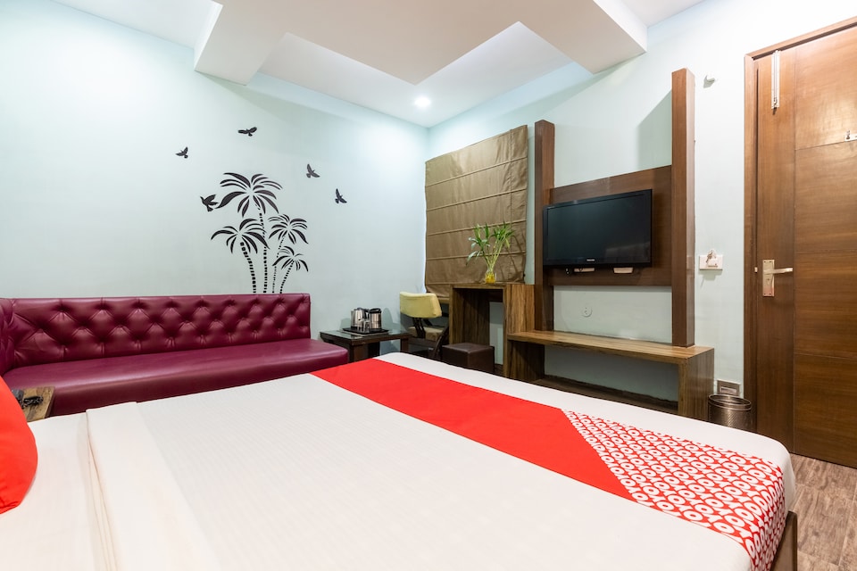 OYO 555 Hotel Mourya, Central Chandigarh, Chandigarh