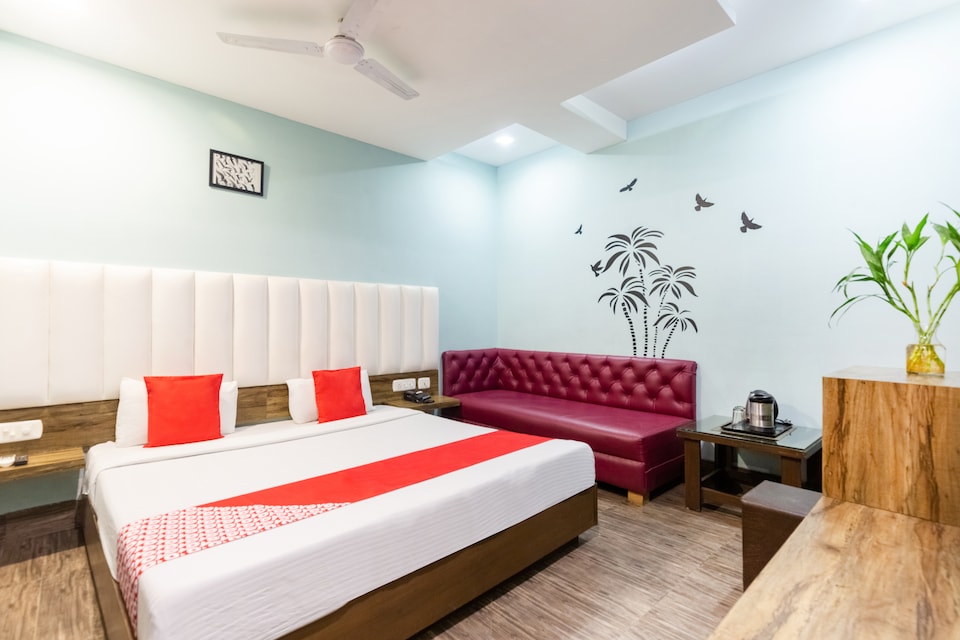 OYO 555 Hotel Mourya, Central Chandigarh, Chandigarh
