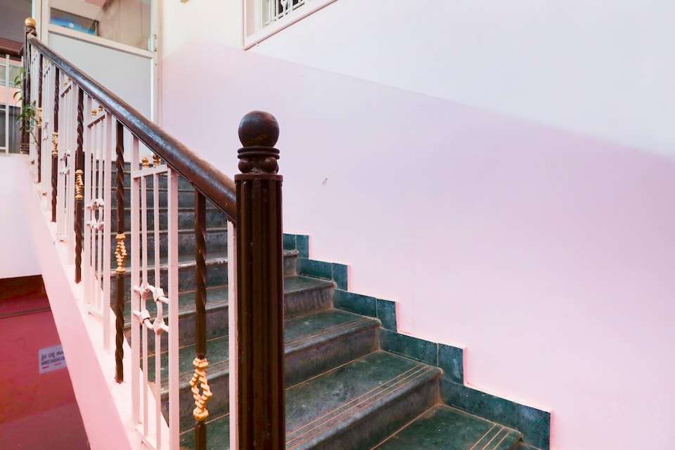 SPOT ON S L N LODGE & BOARDING, Airport Road Bangalore, बैंगलोर