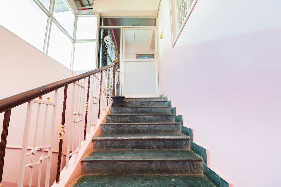 SPOT ON S L N LODGE & BOARDING, Airport Road Bangalore, बैंगलोर