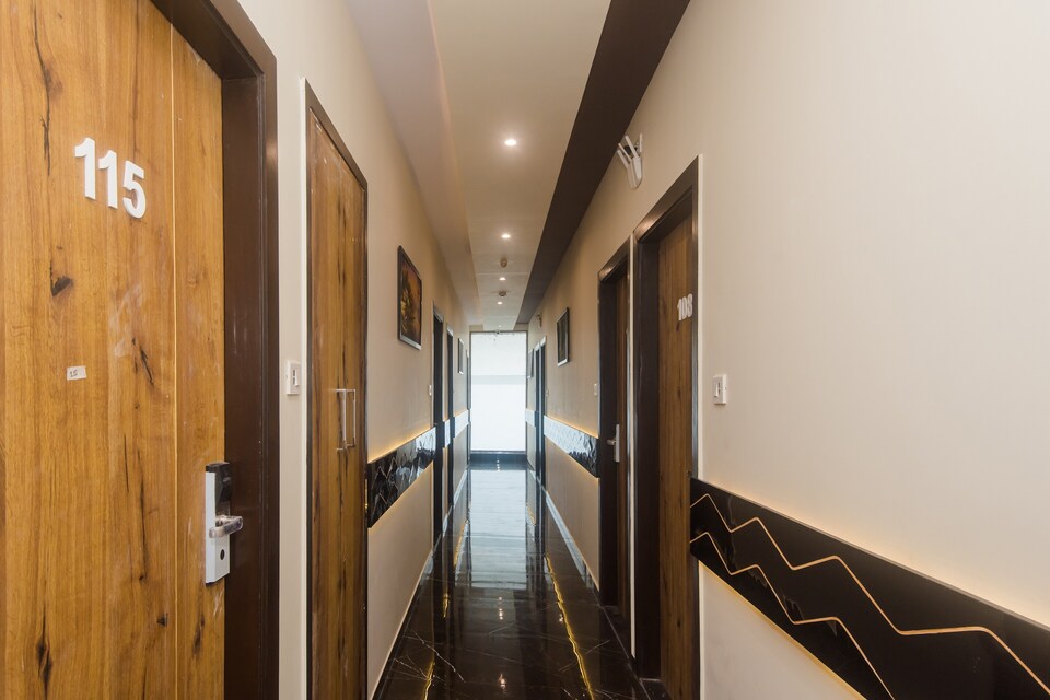 Capital O 22120 Hotel Universal Garden, Mumbai Wadala-Chembur-Mankhurd, Mumbai