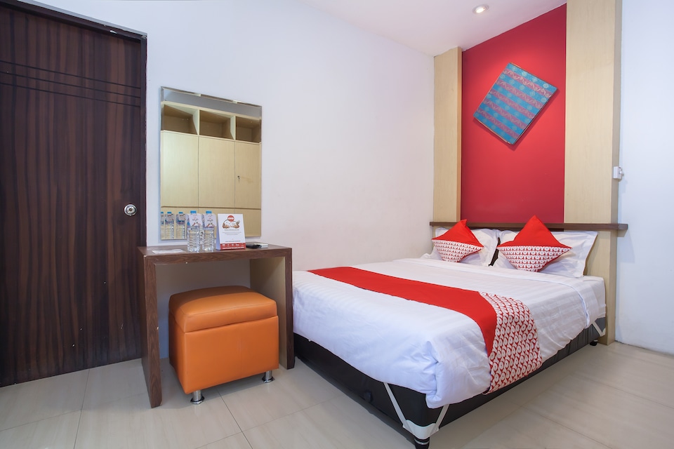 OYO 155 Metro House, Dukuh Pakis, Surabaya