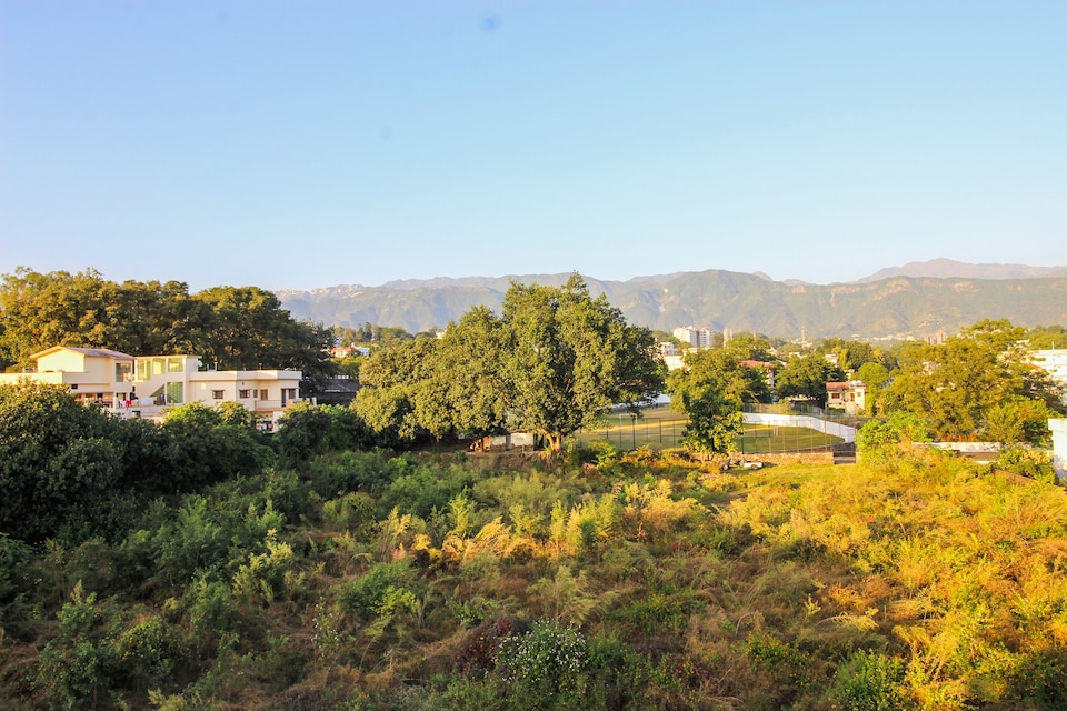 OYO Home 22222 Hill View, Rajpur Road Dehradun, Dehradun