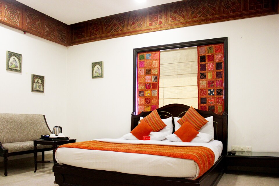 OYO 557 Hotel Lavish Inn, Rajouri Garden Delhi, Delhi