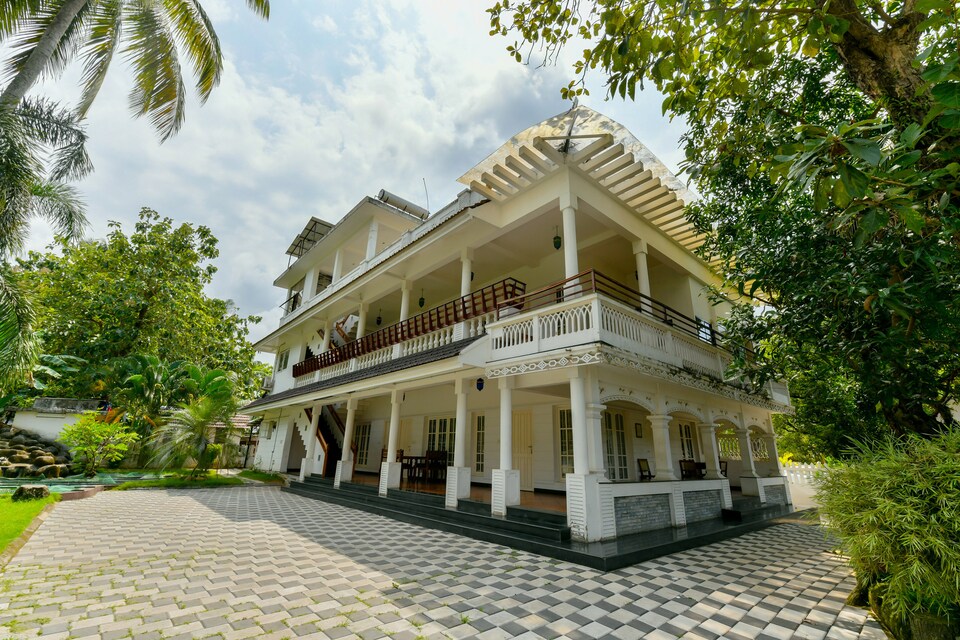 OYO Home 22264 Comfort 1 B R Thevara, MG Road Kochi, Kochi