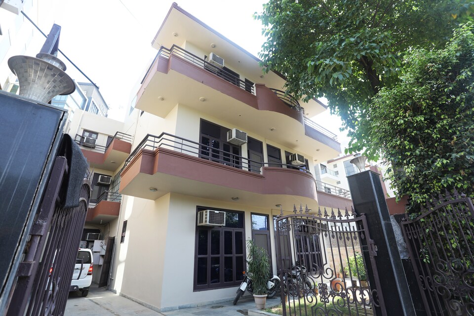 OYO 22270 Sky Inn, Golf Course Road, Gurgaon