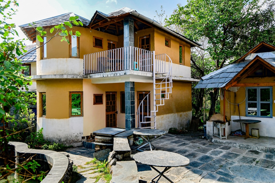 OYO Home 22284 Traditional 2BHK Rakkar, Dharamshala, Dharamshala