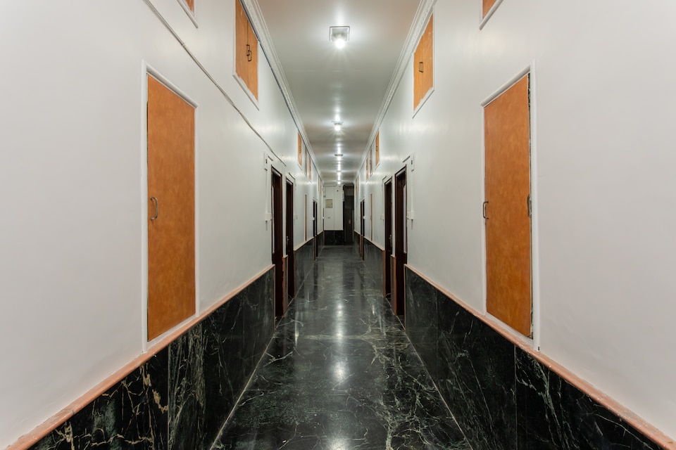 OYO 22316 Kamla Kunj Garden, Rajender Nagar, Indore