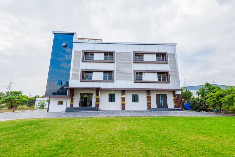 OYO 22349 Hotel Rainbow Inn, Shendra, Aurangabad
