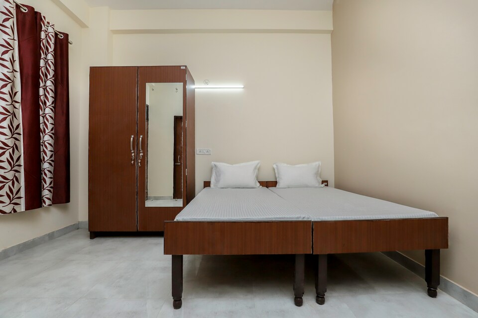OYO LIFE GRG1095 Sector 22, DLF 4 Gurgaon, Gurgaon