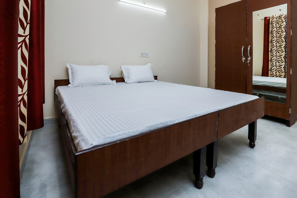 OYO LIFE GRG1095 Sector 22, DLF 4 Gurgaon, Gurgaon