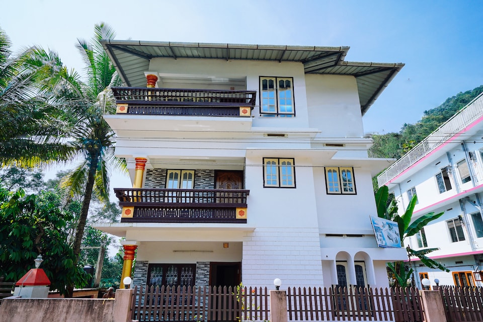 OYO Home 22369 Elegant 2BHK, Anachal, Munnar