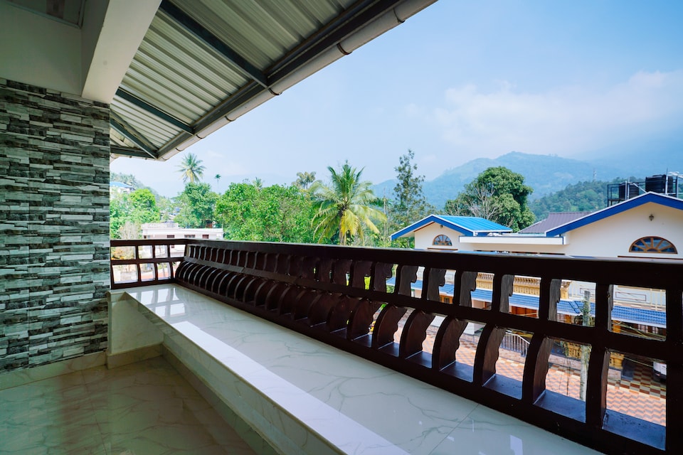 OYO Home 22369 Elegant 2BHK, Anachal, Munnar