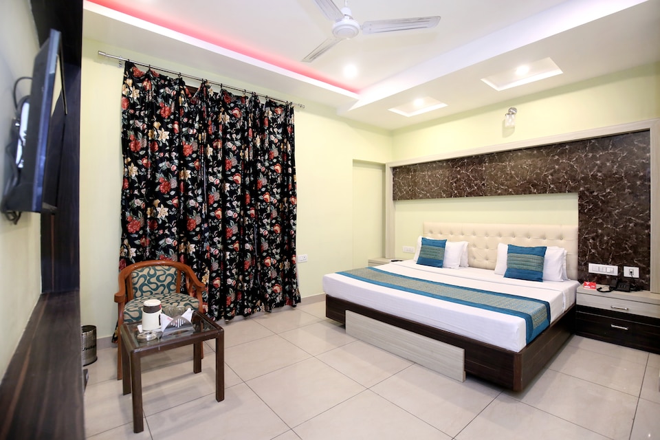 OYO 3025 Hotel Amaze, Zirakpur, Zirakpur