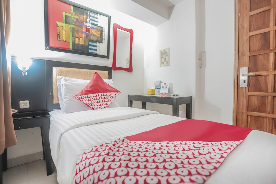 OYO 161 Dc Hotel Utan Kayu, Matraman, Jakarta