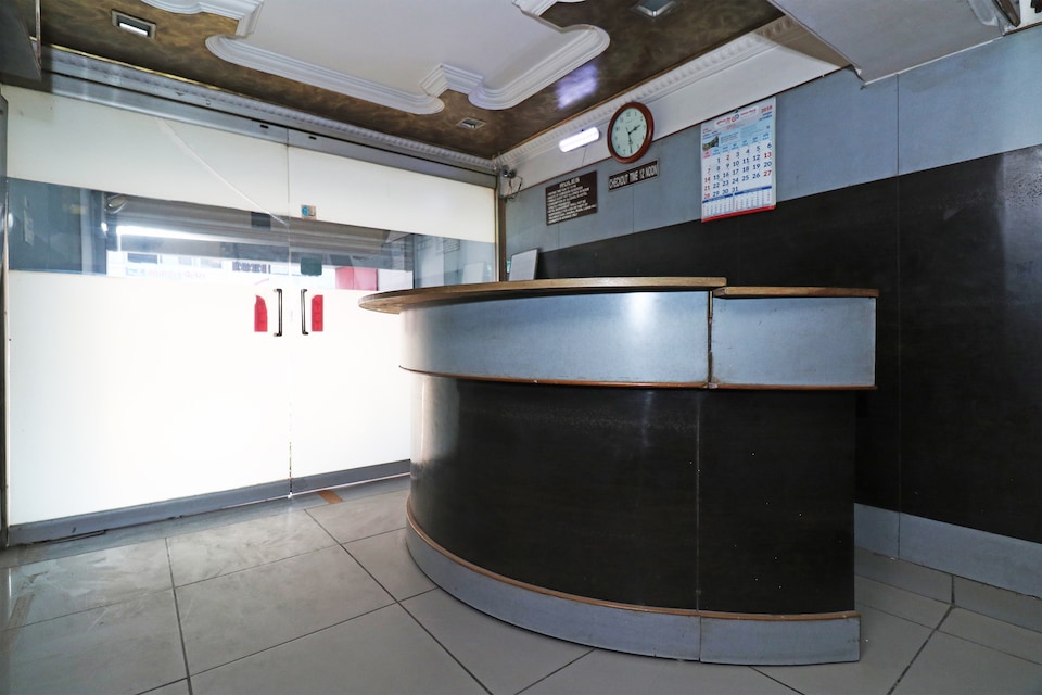 OYO Hotel Ashoka International, Mall Road Kanpur, Kanpur
