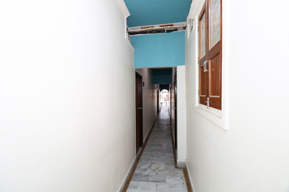 OYO Hotel Ashoka International, Mall Road Kanpur, Kanpur