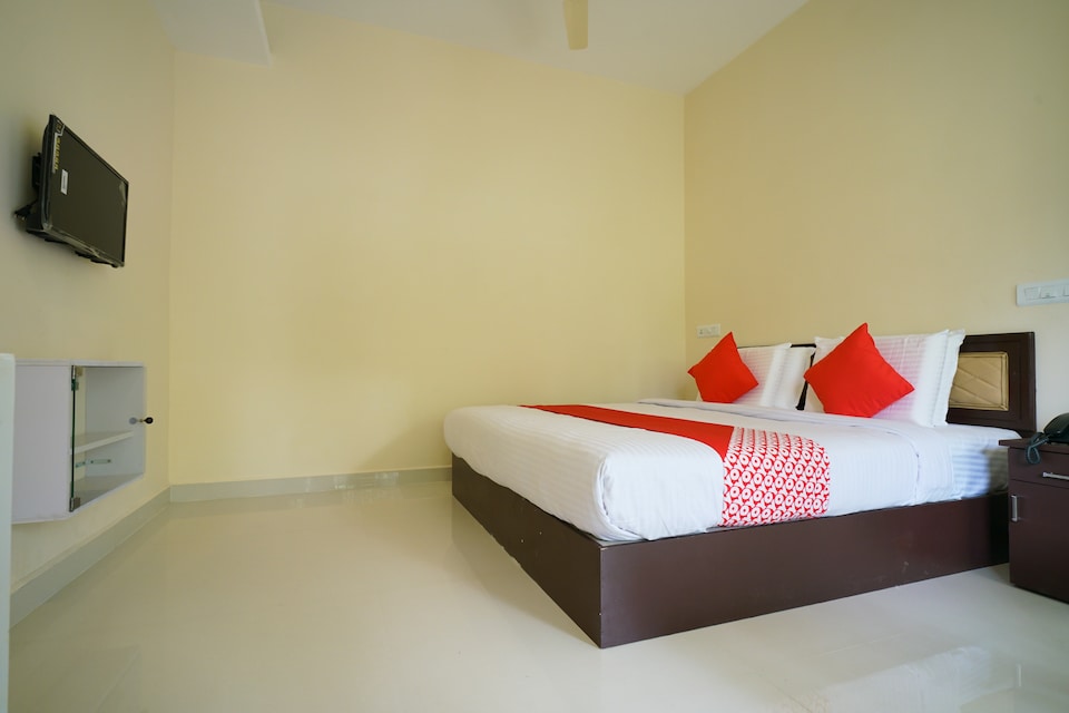 OYO Flagship 22426 Manha Residency, Adimali Munnar, Munnar