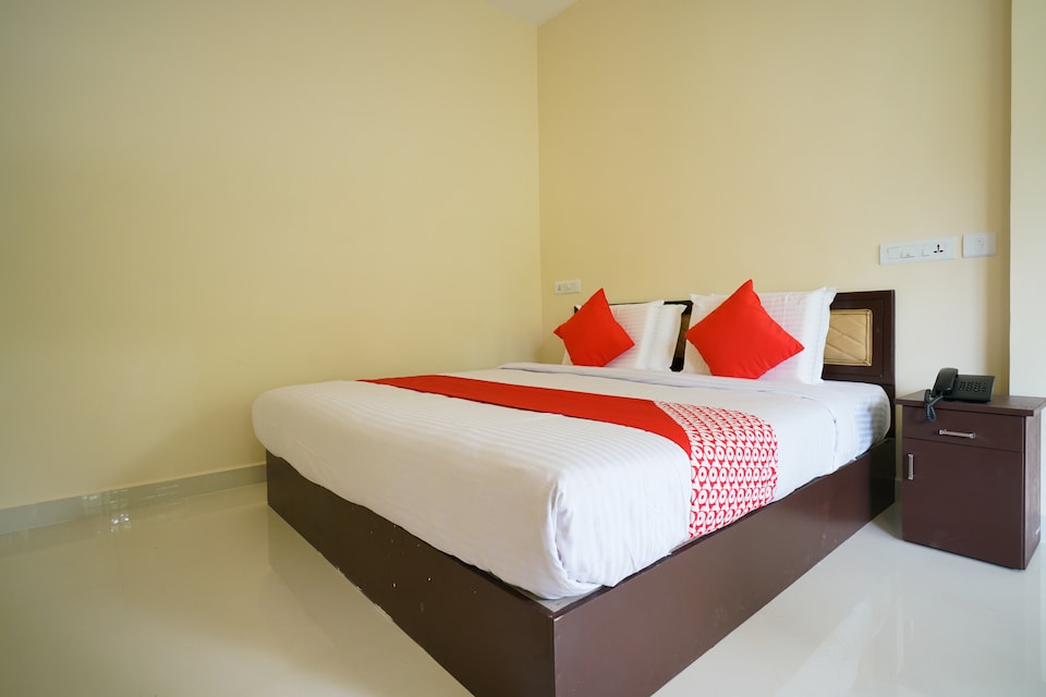 OYO Flagship 22426 Manha Residency, Adimali Munnar, Munnar