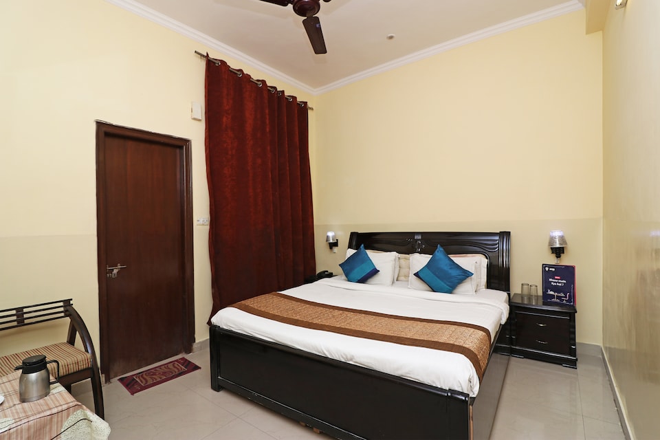OYO 311 City Stay Hotel, Noida Stadium, Noida
