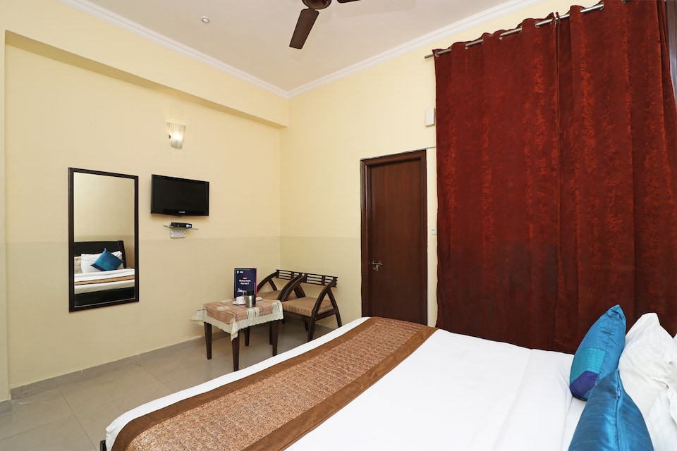 OYO 311 City Stay Hotel, Noida Stadium, Noida