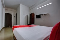 OYO Hotel Shanthala Boarding And Lodge