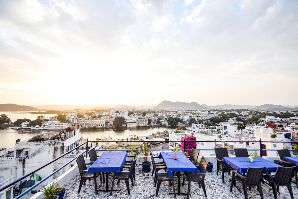 OYO 22442 Lake View Guest House And Restaurant, Gulab Bagh, Udaipur
