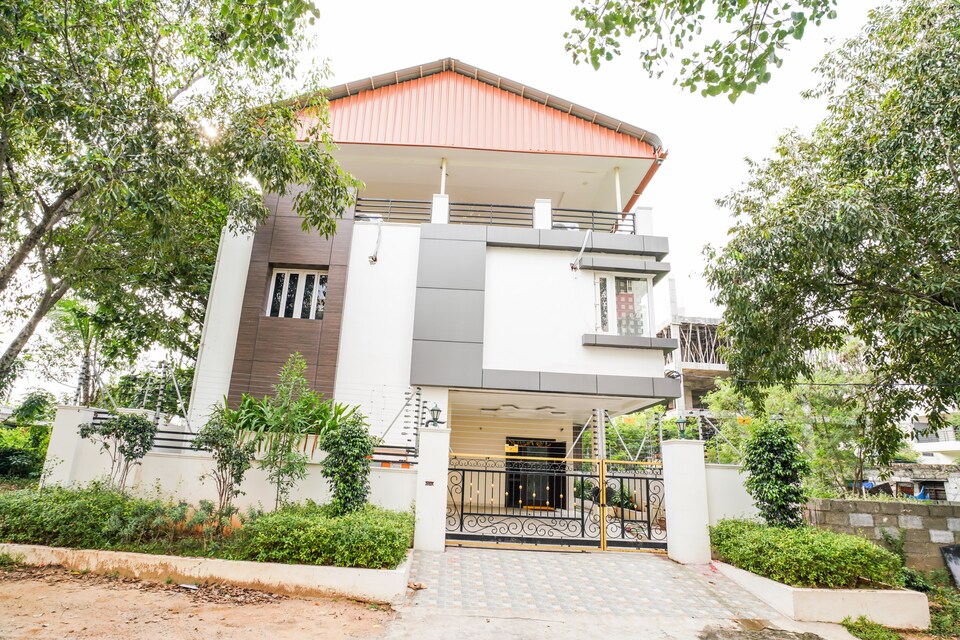 OYO 22445 Lakshmi Residency, Chandanagar-II, Hyderabad