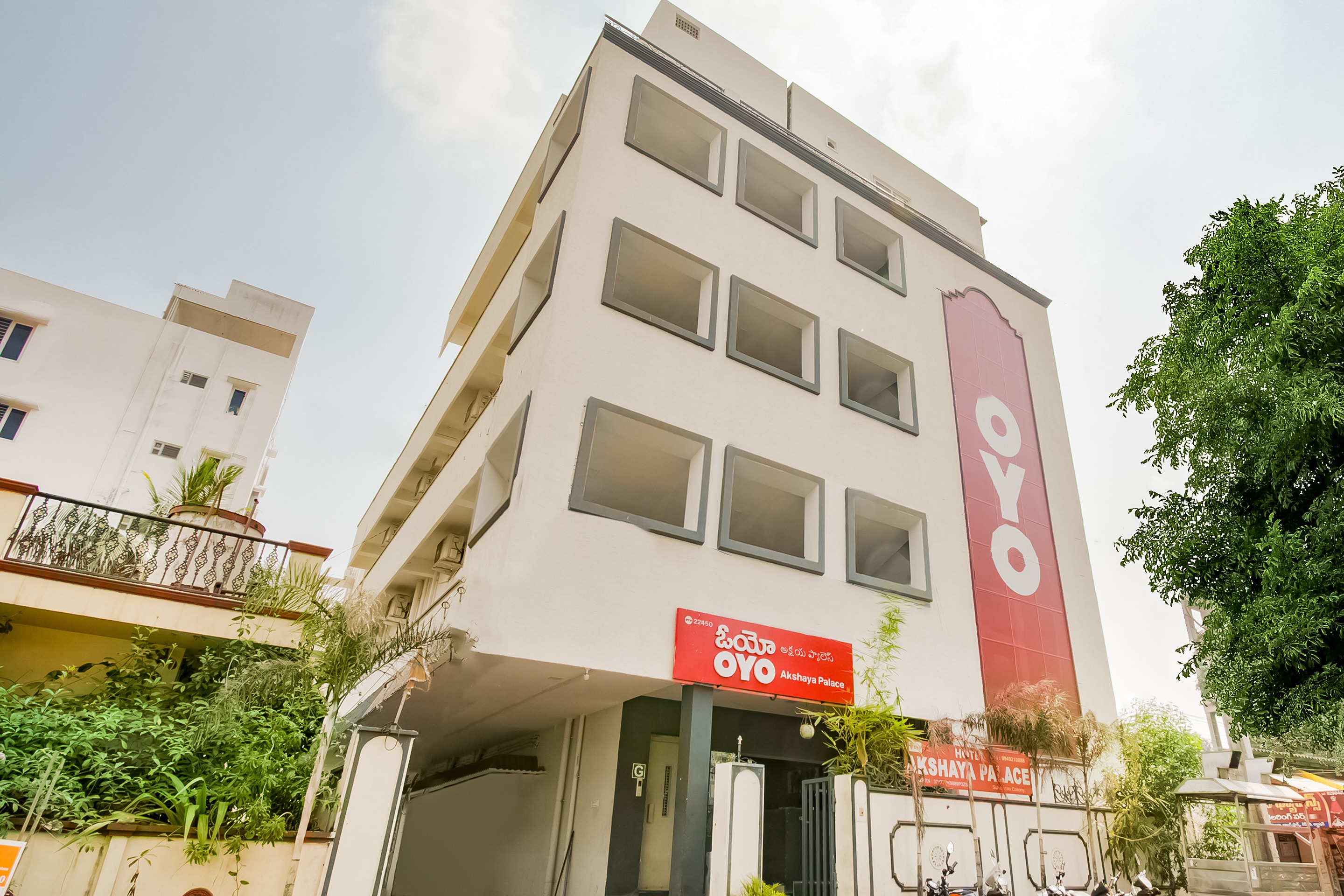 Flagship Hotels in Guru Nanak Colony, Vijayawada Starting ₹887 Upto