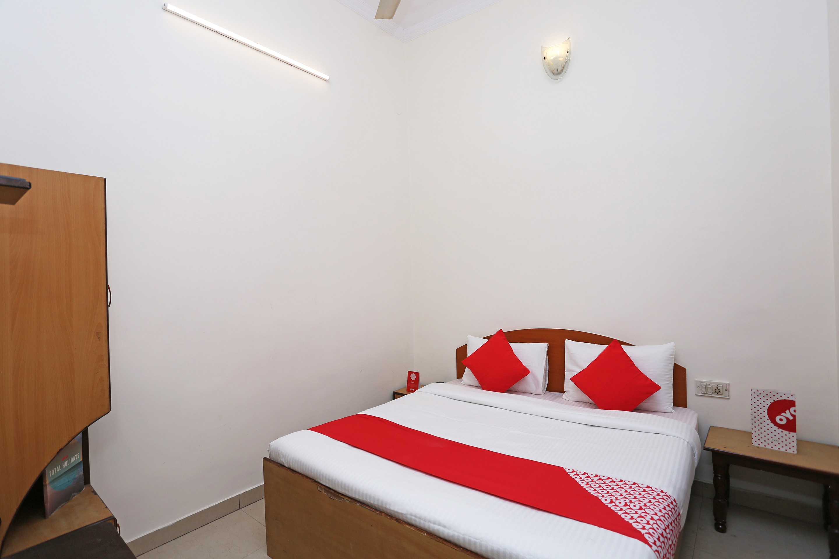 Hotels with Bar Haridwar     985 night