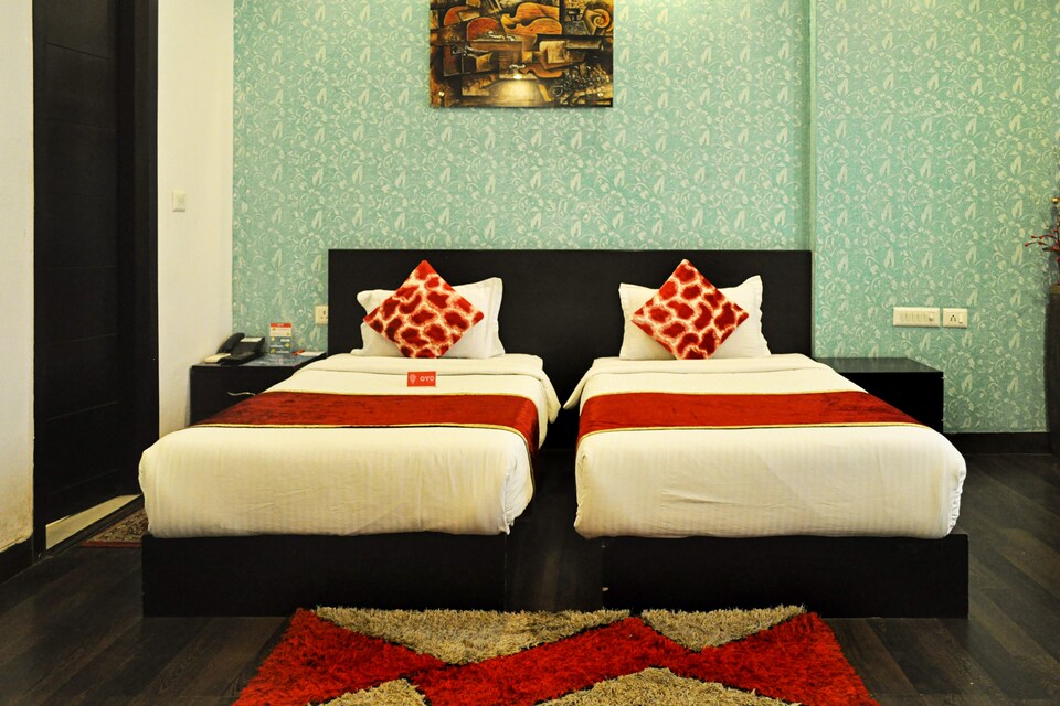 OYO 561 Swathi Hotel, Paschim Vihar Delhi, Delhi