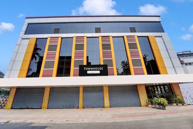 Super Townhouse Ernakulam North