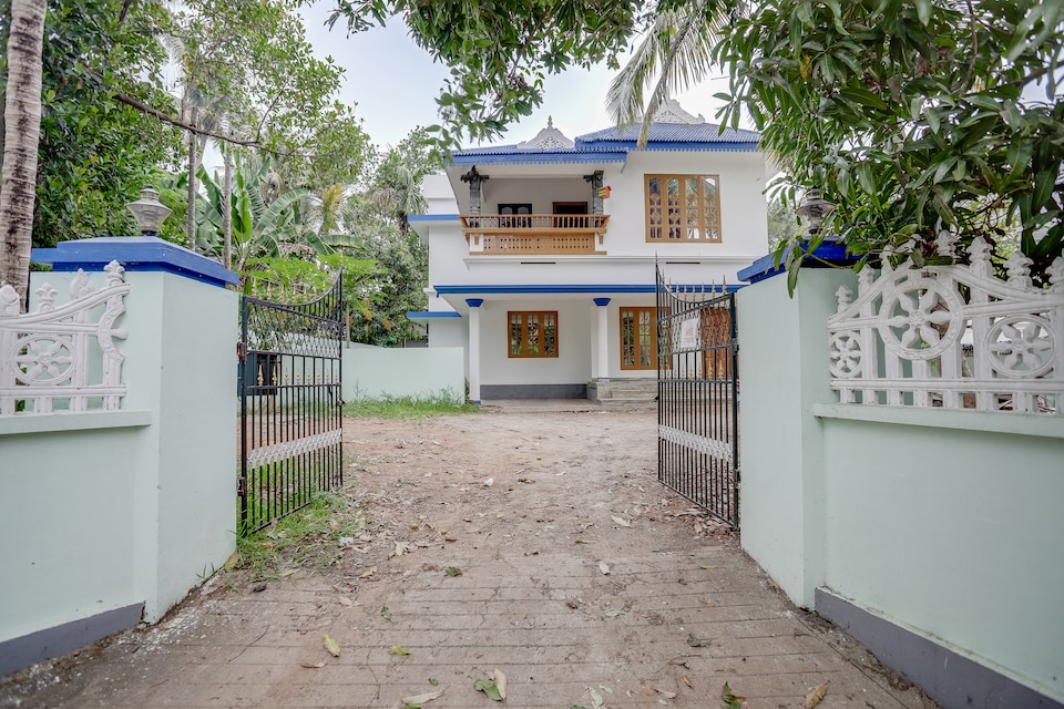 OYO 22493 Designer 2BHK, Ankamaly Airport Kochi, Kochi