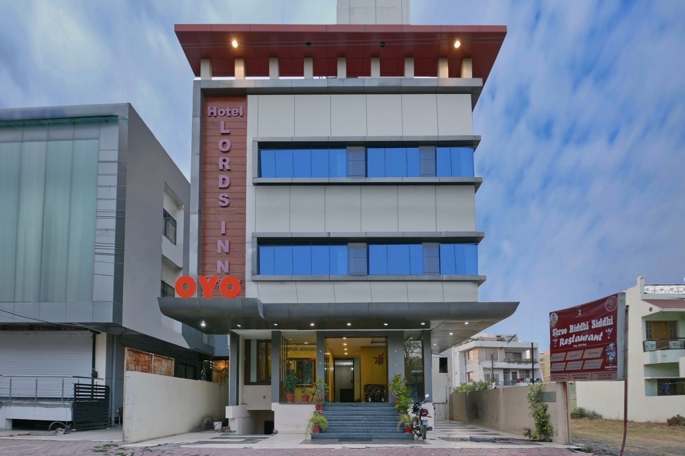 OYO 3036 Hotel Lords Inn Regency