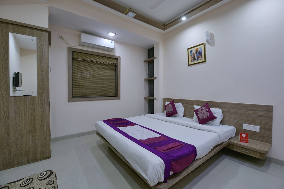 OYO 3036 Hotel Lords Inn Regency, Bombay Hospital, Indore