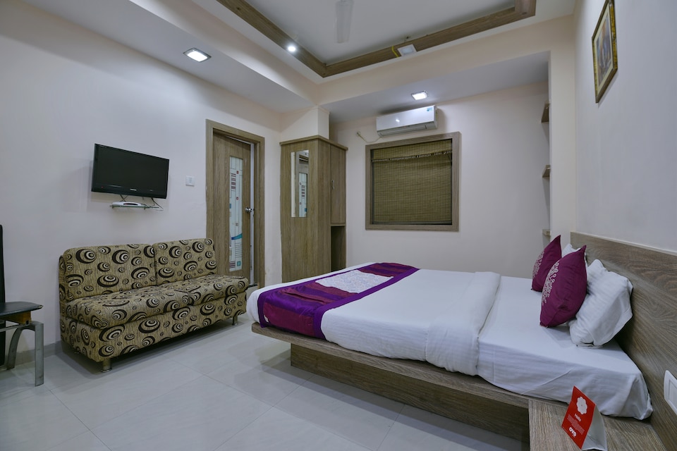 OYO 3036 Hotel Lords Inn Regency, Bombay Hospital, Indore