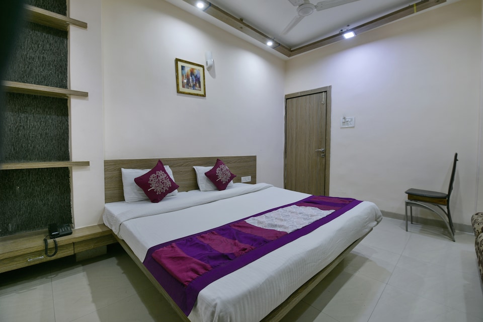 OYO 3036 Hotel Lords Inn Regency, Bombay Hospital, Indore