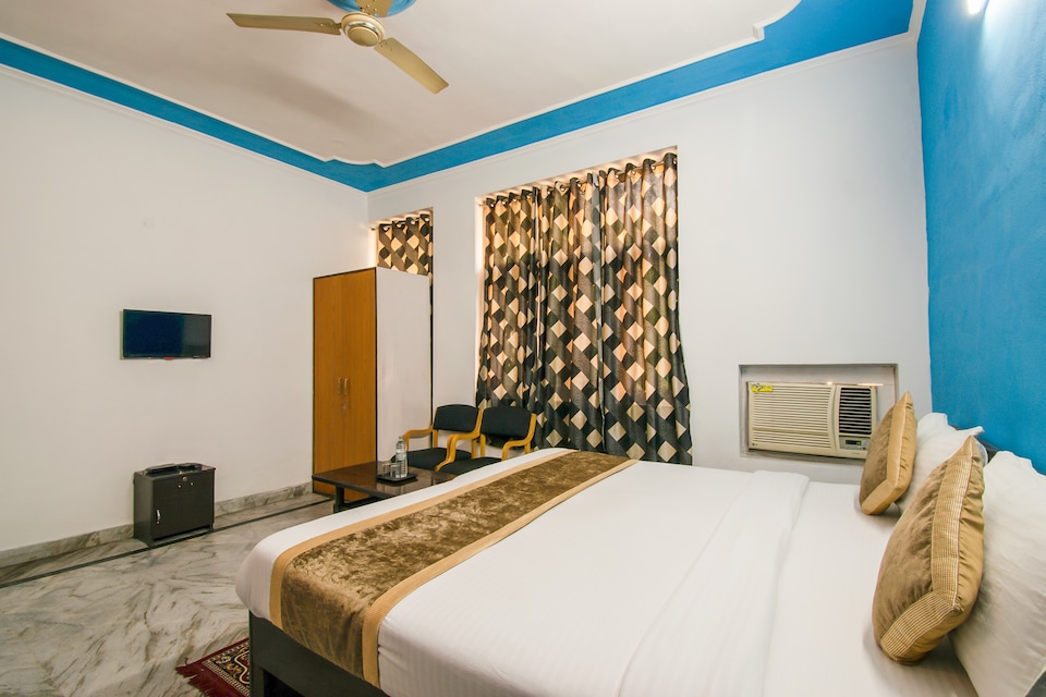 OYO 22505 Happy Valley Hotel, Noida City Metro, Noida