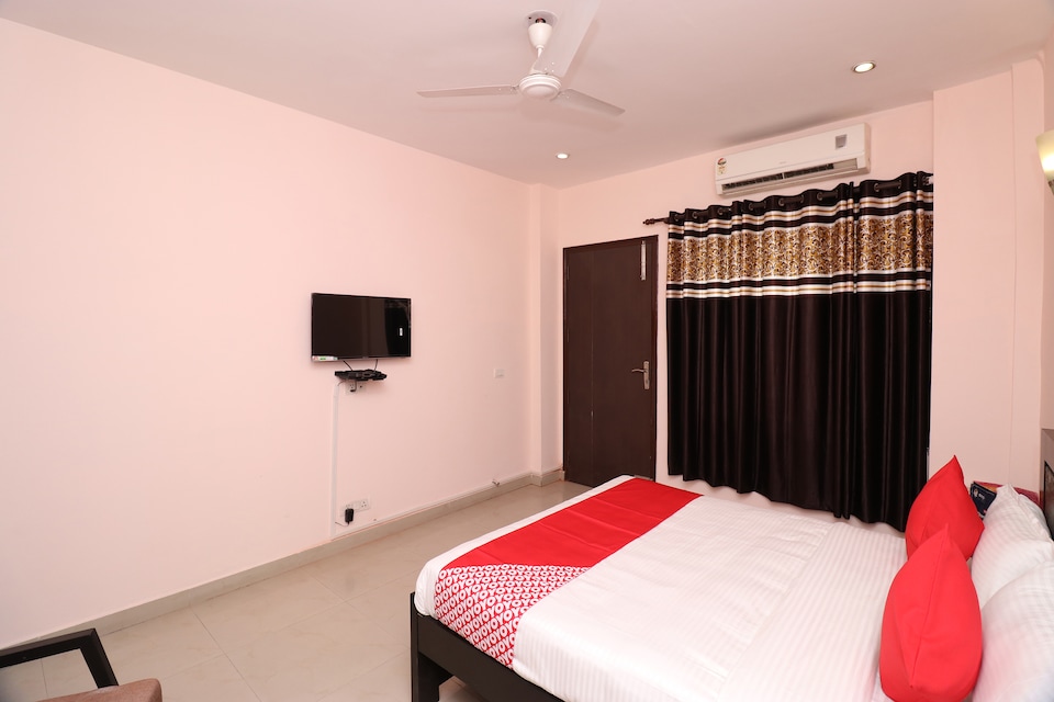 OYO 22560 The Repose, Sohna Road, Gurgaon