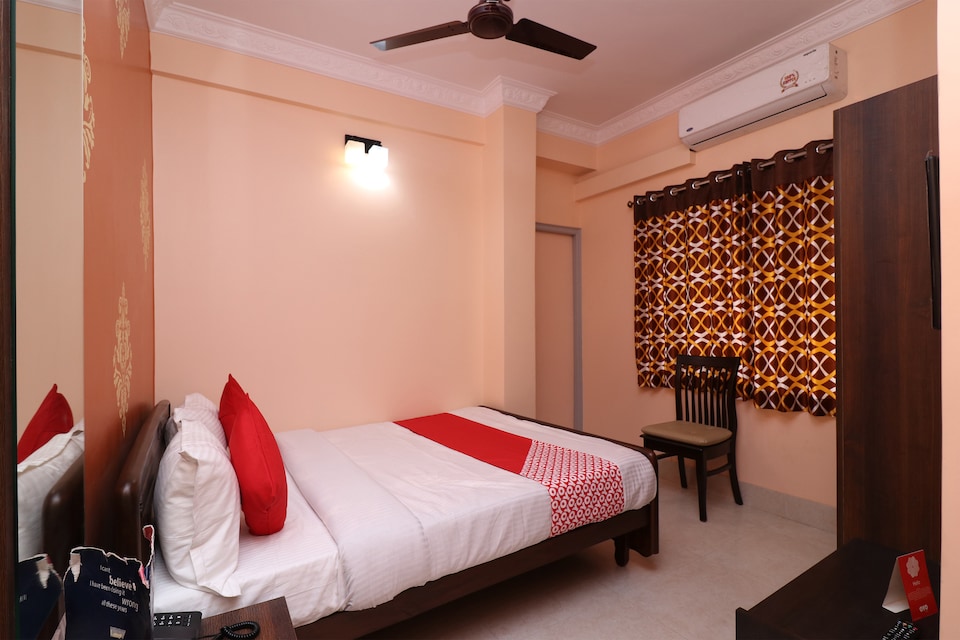 Collection O by OYO The Coco Inn Near South City Mall, Gariahat Kolkata, Kolkata