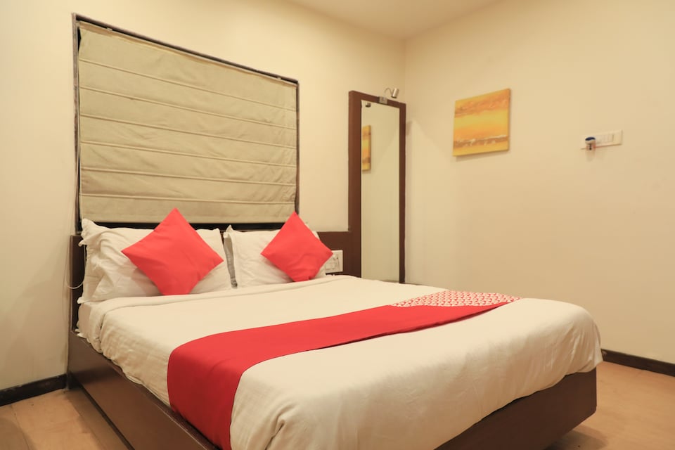 OYO 3047 Loharkar's Hotel, Dharampeth Nagpur, Nagpur