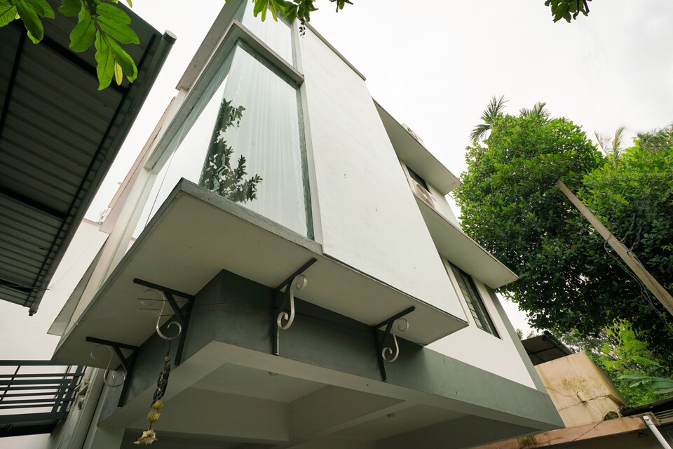 OYO Home 22609 Modern 2BHK, Medical College - Pattom, Trivandrum
