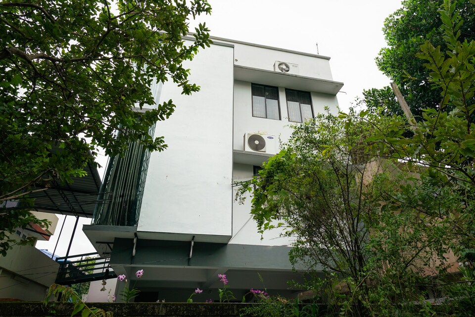OYO Home 22609 Modern 2BHK, Medical College - Pattom, Trivandrum