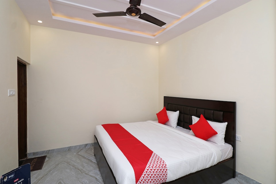 OYO 22621 The Pal's Inn, Cantonment, Varanasi