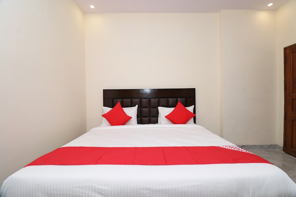 OYO 22621 The Pal's Inn, Cantonment, Varanasi