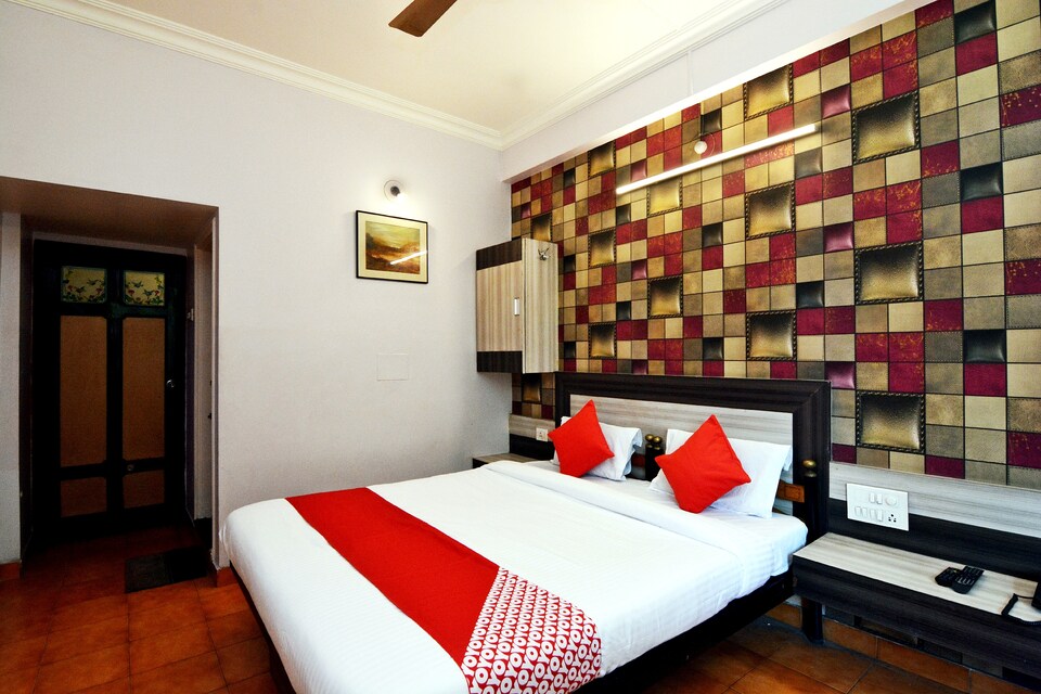 OYO 22643 Hotel Majestic Deluxe Lodging  OYO Rooms Kolhapur  Book