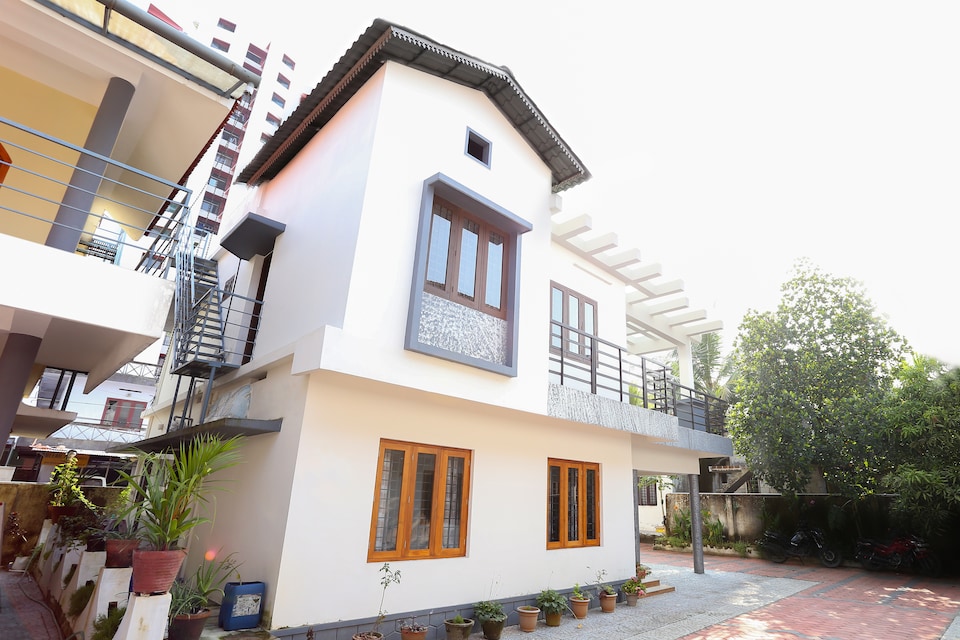 OYO Home 22645 Elegant 3BHK, Kaloor Kochi, Kochi