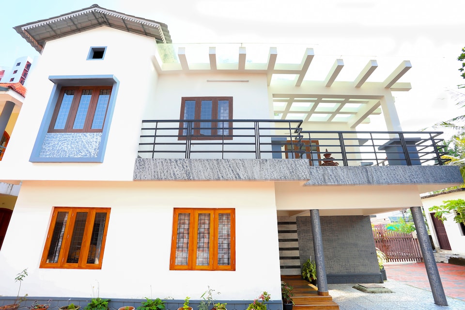 OYO Home 22645 Elegant 3BHK, Kaloor Kochi, Kochi